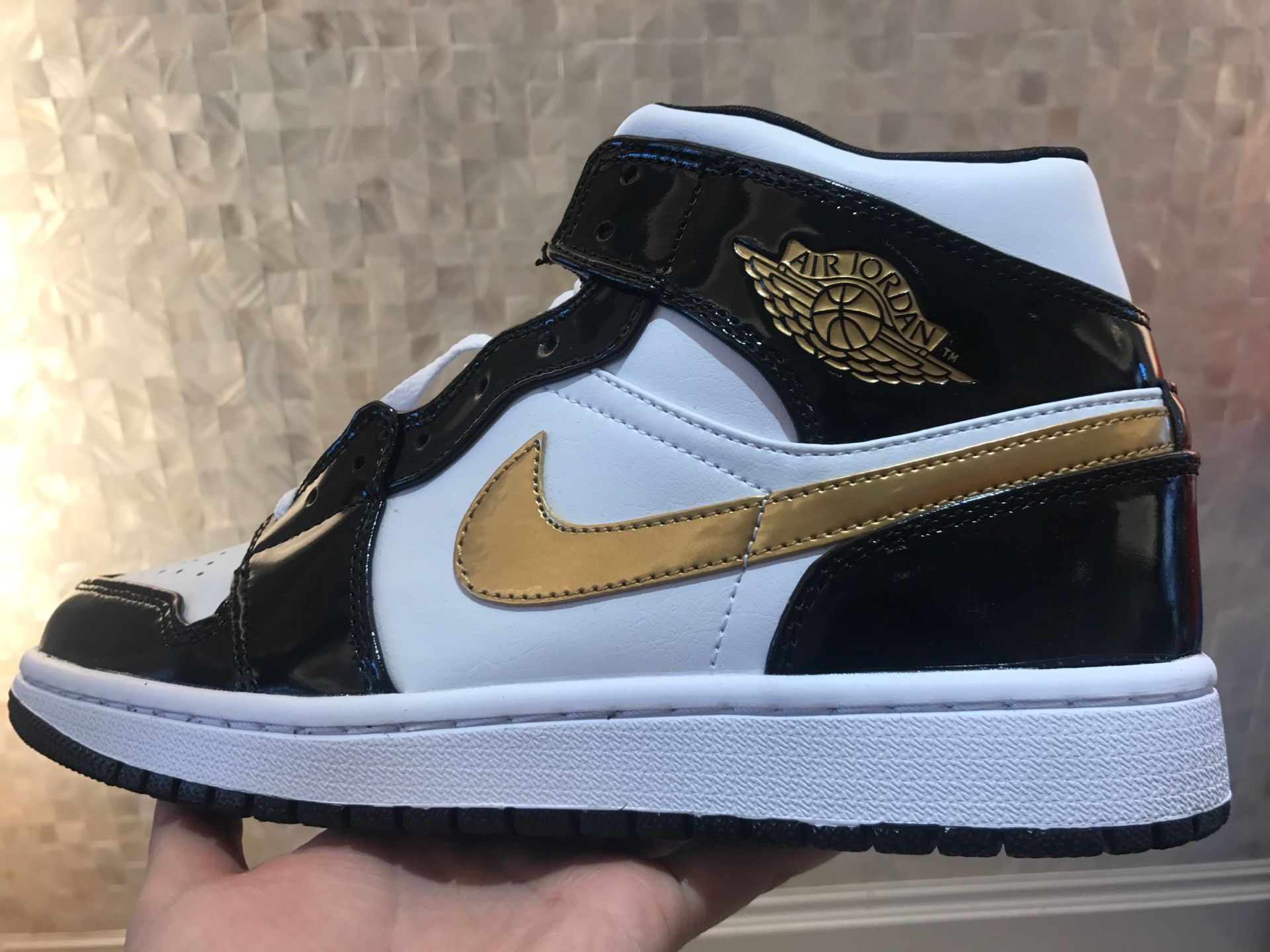 jordan air jordan 1 retro mid