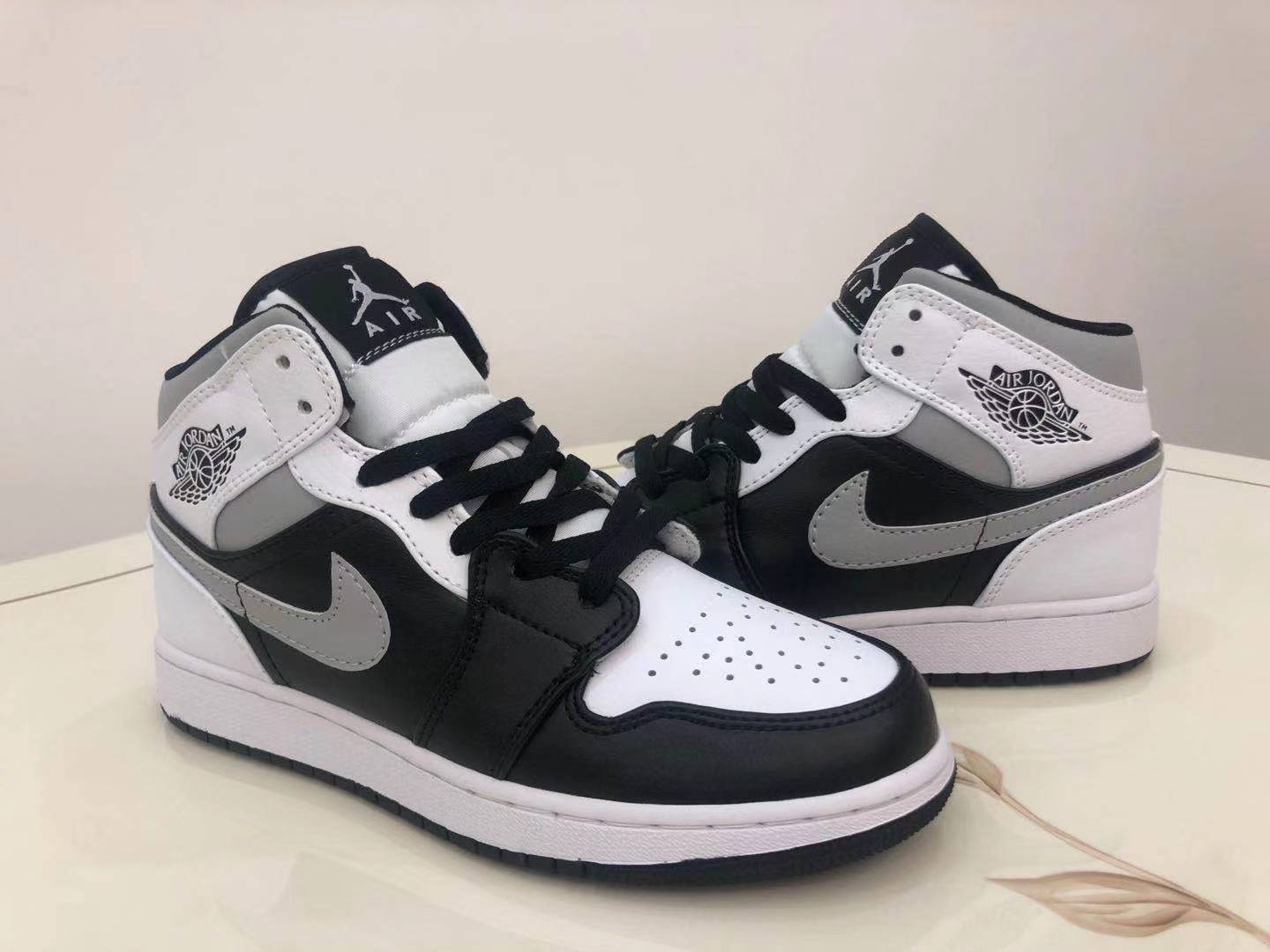 jordan air jordan 1 retro mid