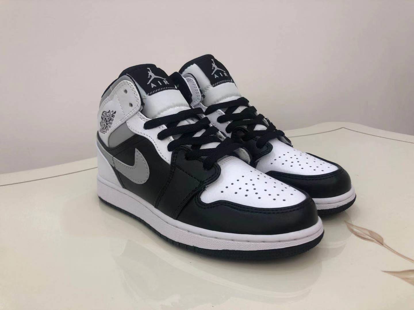jordan air jordan 1 retro mid
